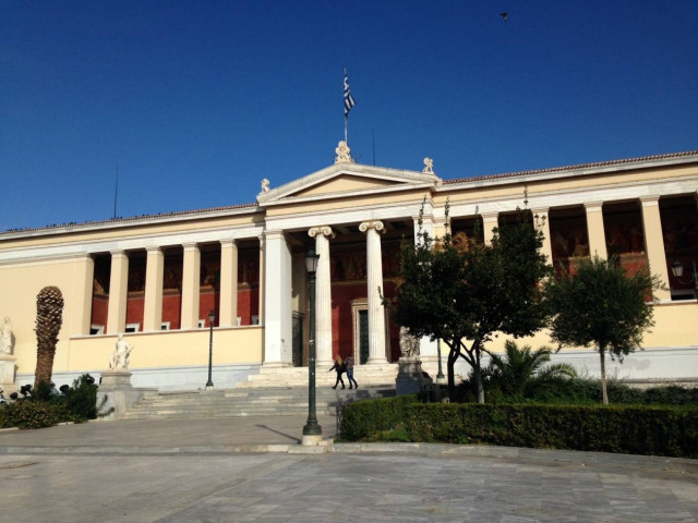 Νέες απεργίες αποφάσισαν οι διοικητικοί - Κλειστά τα ΑΕΙ (vid)