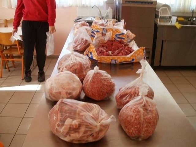 Κρήτη: Αντί για μπομπονιέρες ... κρέας για τα παιδιά!