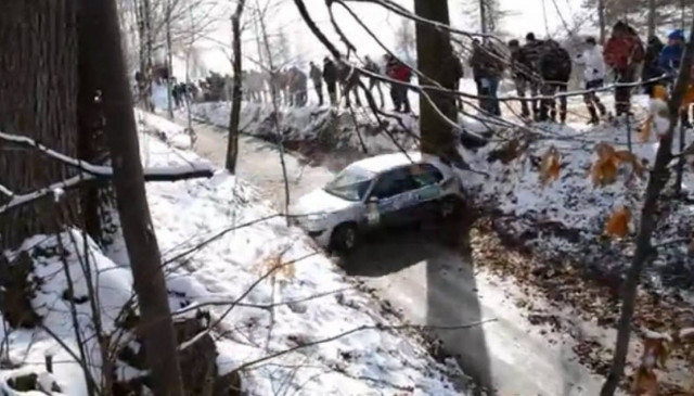 Έχασε τον έλεγχο του οχήματος αλλά το "έσωσε" (βίντεο)