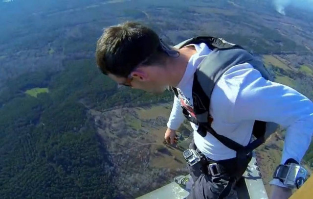 Θέλει τόλμη... Δείτε ελεύθερη πτώση από 600 μέτρα ύψος!