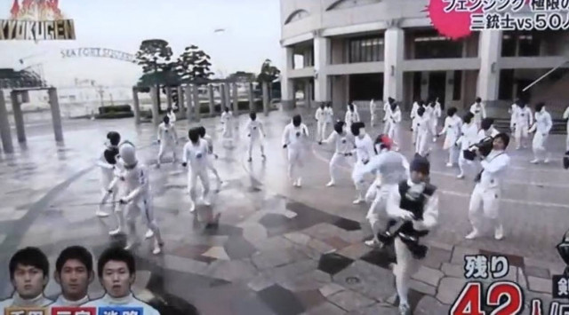 Βίντεο: Τρεις ξιφομάχοι αντιμετωπίζουν άλλους 50!