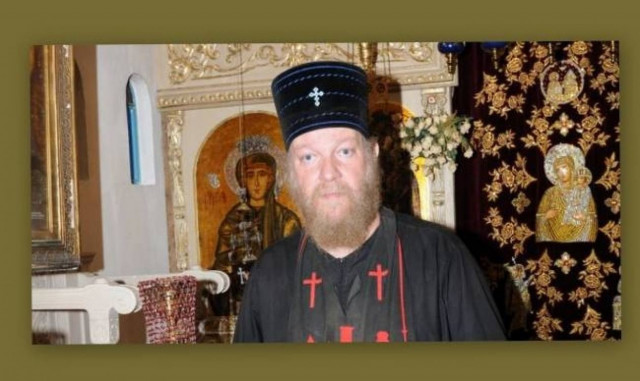 Υπάρχει και ροζ βίντεο με τον παπά από το «Κάτι Ψήνεται»