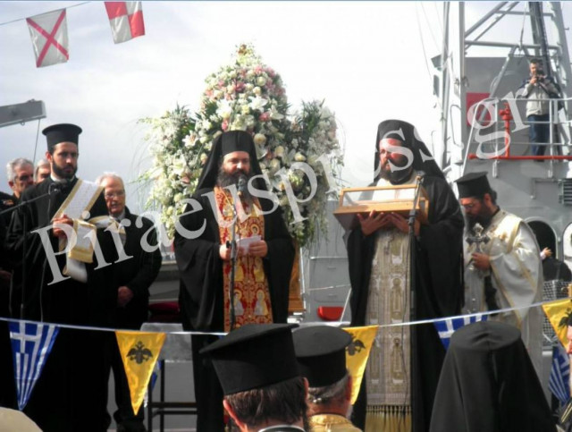 Ο Πειραιάς υποδέχτηκε το Τίμιο Λείψανο του Αγίου Νεκταρίου (pics+vid)