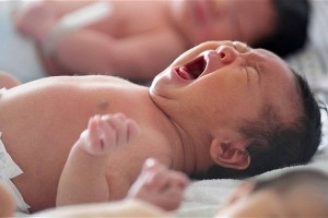 Απίστευτο: Μωράκι «ξύπνησε» την ώρα της κηδείας του