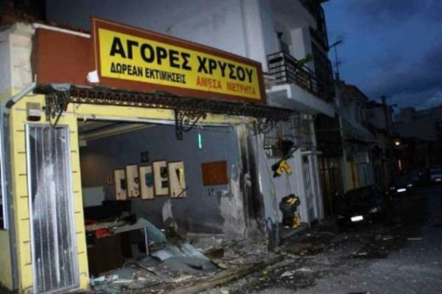 Έκρηξη στο μαγαζί του Μητρόπουλου στην Καλαμάτα!