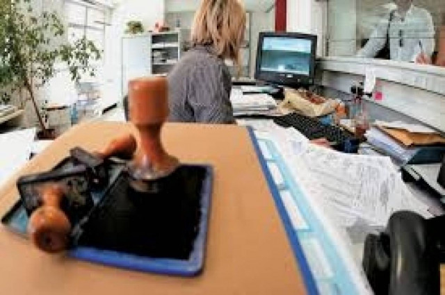 «Κλείδωσαν» 4.000 απολύσεις και λουκέτα σε δημόσιους οργανισμούς