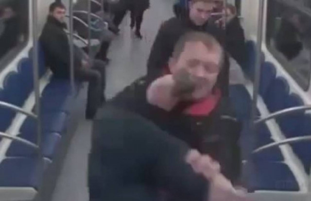 Πυροβόλησαν επιβάτη στο μετρό (Video)