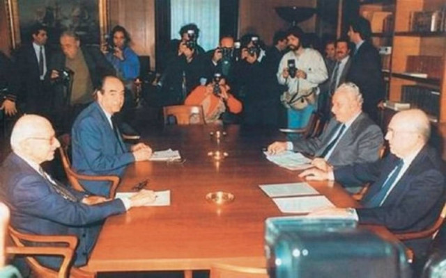 Σαν σήμερα η συμφωνία για την οικουμενική κυβέρνηση