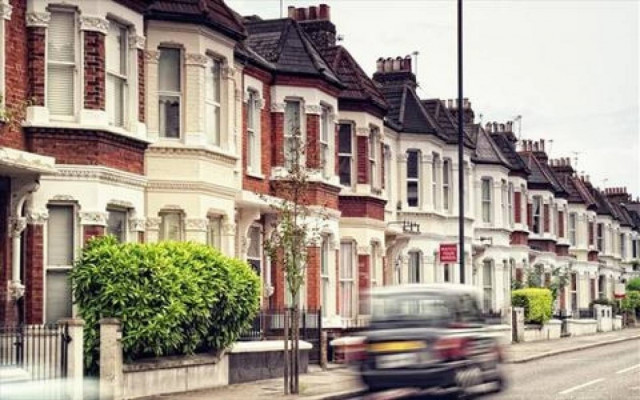 Σοκαρισμένη η Βρετανία από την υπόθεση 30χρονης ομηρίας στο Λονδίνο