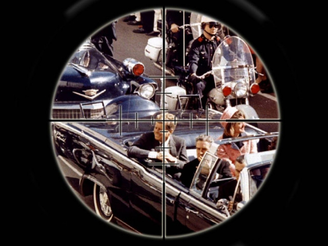 Ποιος σκότωσε τελικά τον Κένεντι; Οι επικρατέστερες θεωρίες συνωμοσίας για τη θρυλικότερη δολοφονία