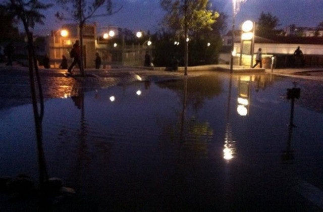 O Καμίνης φτιάχνει... λίμνη στο Θησείο