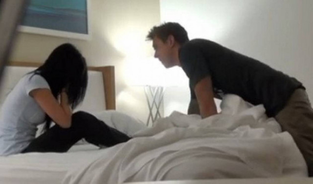 Πήγε να κάνει φάρσα στη σύντροφο του αλλά την πάτησε! (βίντεο)