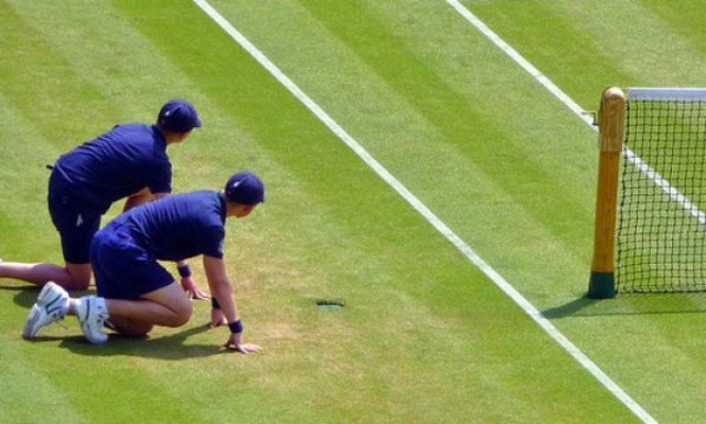 Δείτε τα απίστευτα αντανακλαστικά αυτού του παιδιού σε αγώνα τένις!