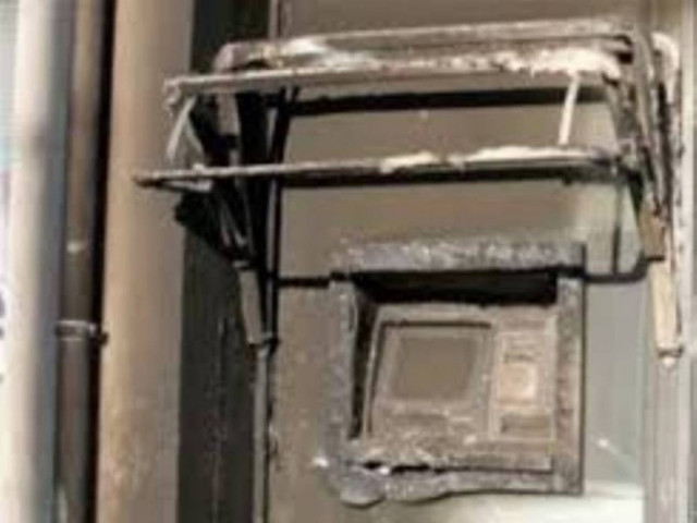 Μπαράζ εμπρηστικών επιθέσεων σε ΑΤΜ τραπεζών