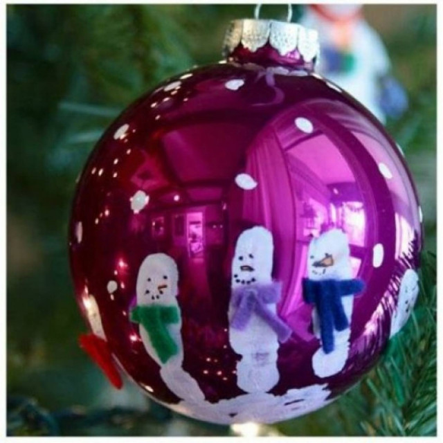 Φτιάξτε τις πιο πρωτότυπες χριστουγεννιάτικες μπάλες μόνες σας