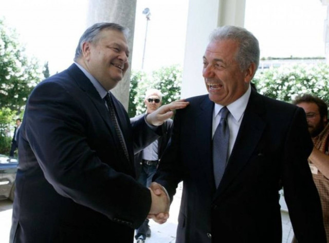 Εξηγήσεις στο αεροπλάνο έδωσαν Αβραμόπουλος – Βενιζέλος