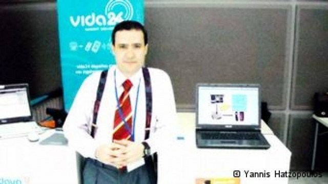 DW: Έλληνας κατασκευάζει την ισλαμική κάρτα SIM