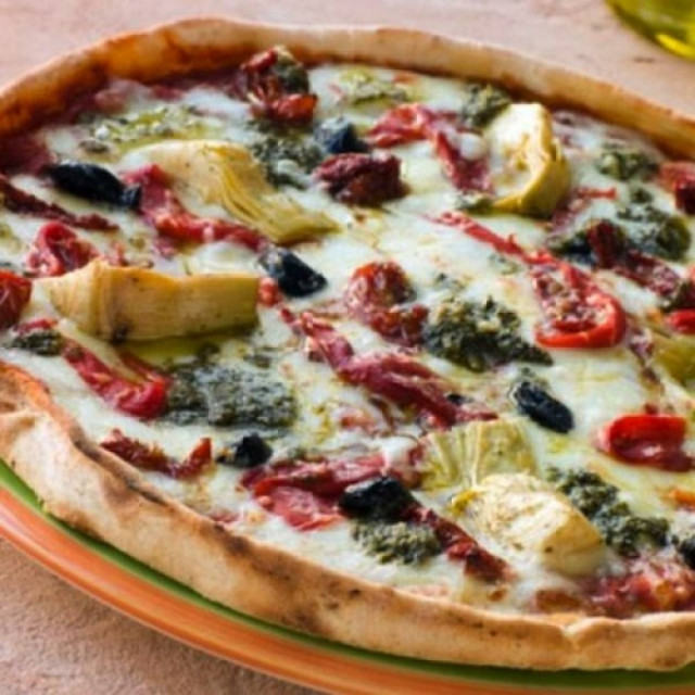 Υπέροχη και πανεύκολη τάρτα με κολοκυθάκια και τυρί φέτα