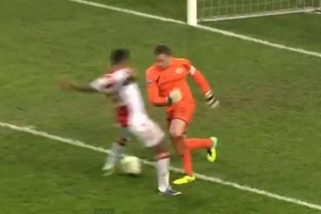 Απίστευτο βίντεο: Τερματοφύλακας ντριμπλάρει σαν τον Μέσι!