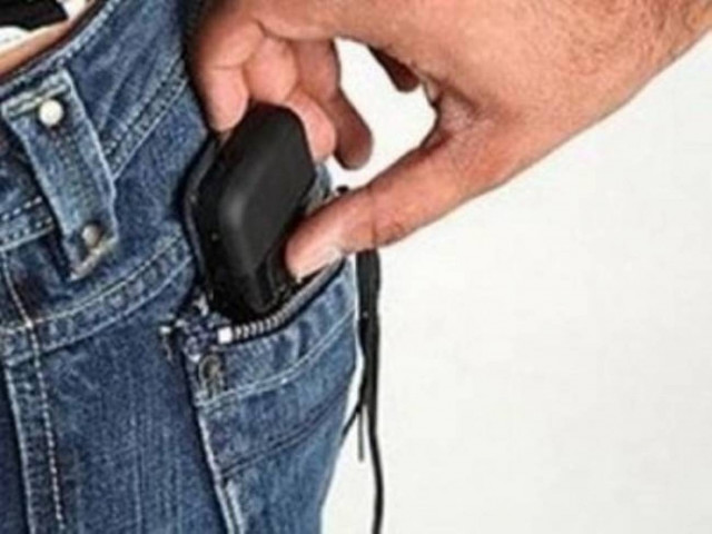 Απίστευτο: Του έκλεψε το κινητό αλλά του επέστρεψε...