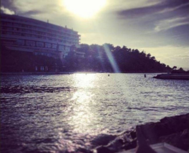 Ποιος βουλευτής πήγε χθες για μπάνιο;