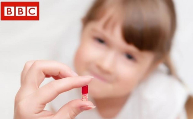 Πώς να κάνετε το παιδί να καταπιεί ένα χάπι