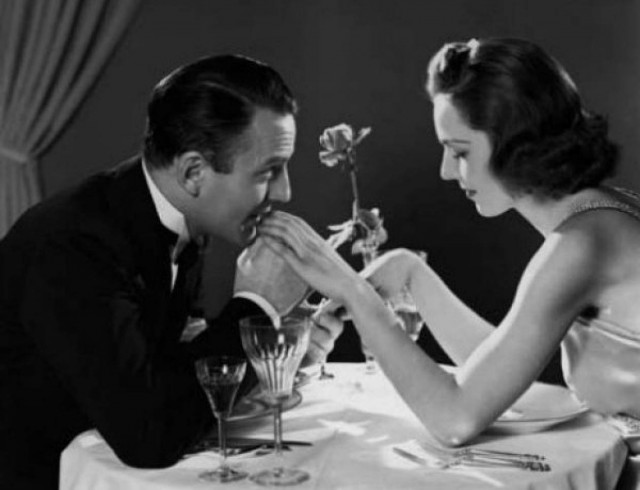 Αυτή είναι 37 κι εγώ 40, βγαίνουμε, μου αρέσει,αλλά μήπως με βλέπει...