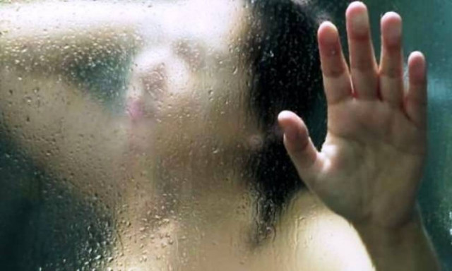 Η αποκαλυπτική Καίτη Γαρμπή γυμνή στο ντους