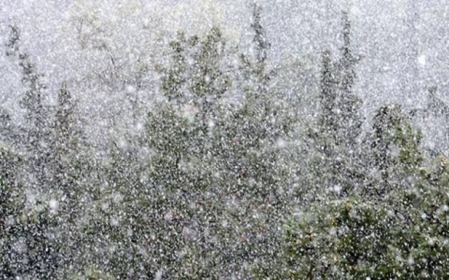 Βγήκαν τα εκχιονιστικά μηχανήματα στα ορεινά των Ιωαννίνων