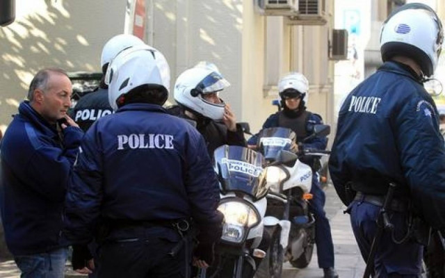 Ενέδρα ληστών σε επιχειρηματία έξω από τράπεζα