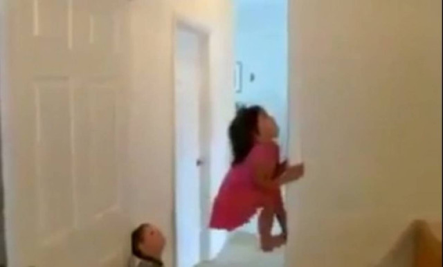 Τι γίνεται όταν τα παιδιά μένουν στο σπίτι με τον μπαμπά; (βίντεο)