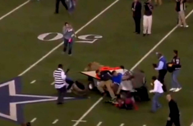 Επικό: Χάος σε στάδιο από ανεξέλεγκτο όχημα γκολφ! (βίντεο)