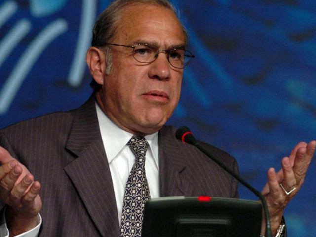 ΟΟΣΑ: «Πρέπει να μειωθεί άμεσα το δημόσιο χρέος»