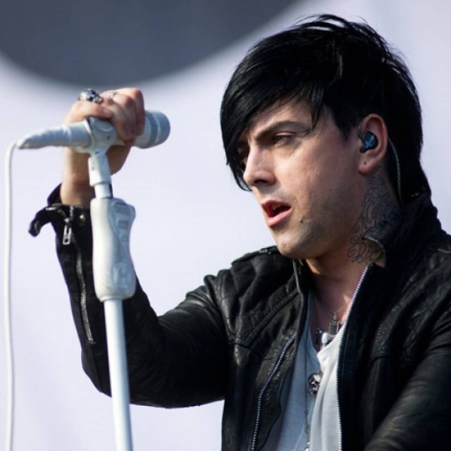 Διάσημος ροκ σταρ κακοποιούσε μικρά παιδιά!