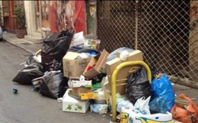 Γέμισε σκουπίδια ο Πύργος