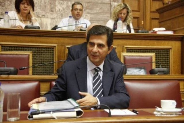 Υπερψηφίστηκε η τροπολογία του υπ. Παιδείας για την εξεταστική περίοδο