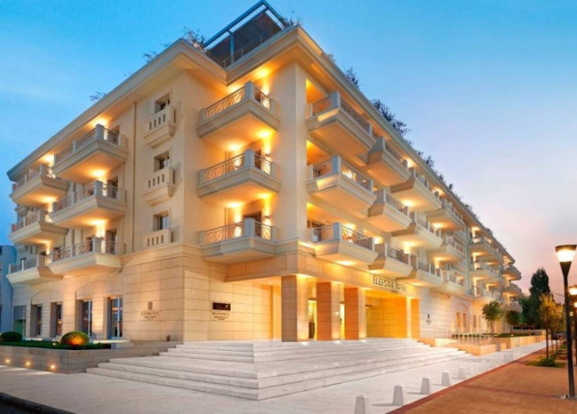 Λαμπερά Χριστούγεννα στο Elefsina Hotel
