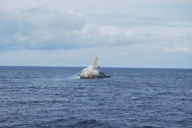 Εντυπωσιακά πλάνα από την άσκηση «Θαλάσσιος Γρύπας 2013»