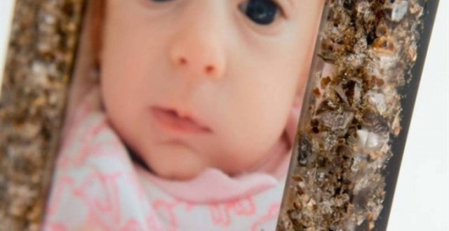 ΣΟΚ: Μια 25χρονη φτιάχνει κορνίζες από...