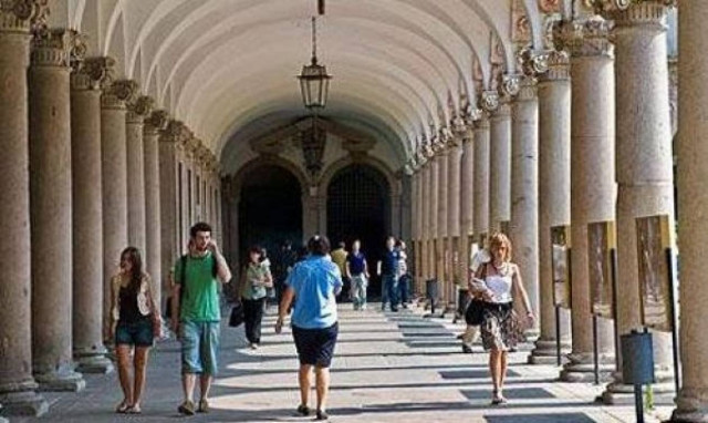 Σάλος με τους εύπορους φοιτητές που παίρνουν επιδόματα φτώχειας