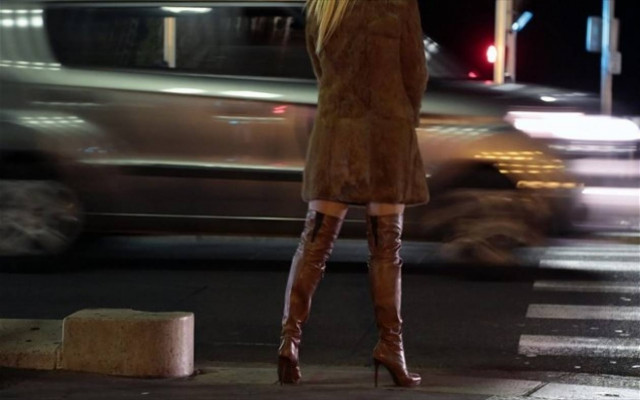 Γαλλία: Τέλος η πορνεία – Πρόστιμα σε όσους «αγοράζουν» έρωτα