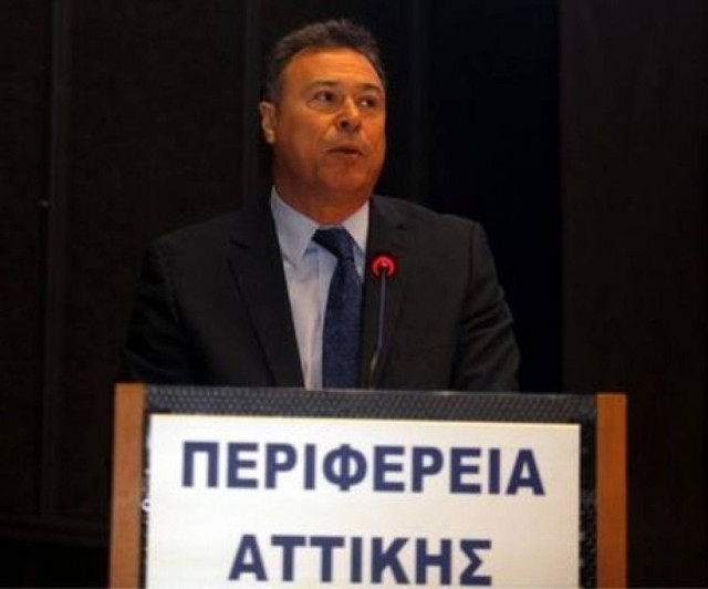 Έγιναν «μαλλιά- κουβάρια» στο Περιφερειακό Συμβούλιο Αττικής(pics&vid)