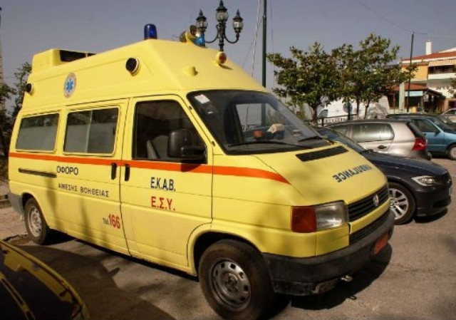 Τροχαίο με τραυματία μία 66χρονη στη Σύρο