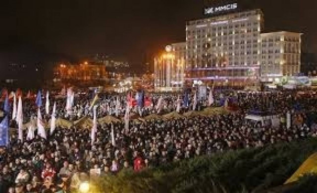 Ουκρανία: Περίπου 100.000 διαδηλωτές στο Κίεβο.Ζητούν γενική απεργία!