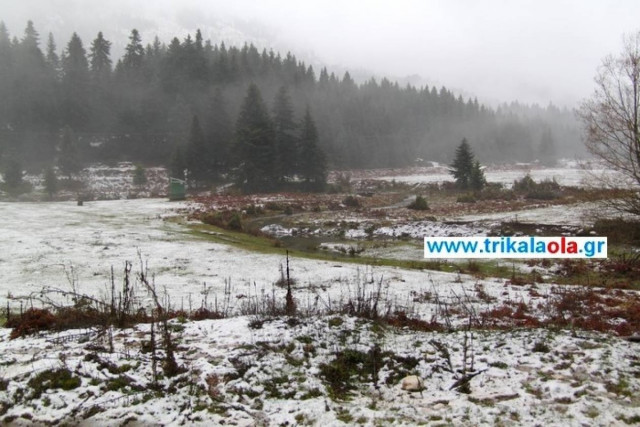 Έπεσαν τα πρώτα χιόνια στα ορεινά των Τρικάλων (pics/vid)