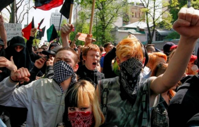 Πορεία φιλοευρωπαίων διαδηλωτών στο κέντρο του Κιέβου