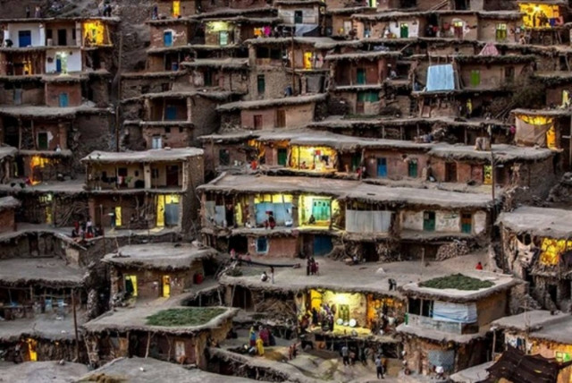 Δείτε ένα χωριό σκαλισμένο σε βουνό (pics)