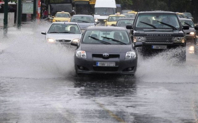 Κλειστή λόγω πλημμύρας η λεωφόρος Πεντέλης στο Μαρούσι