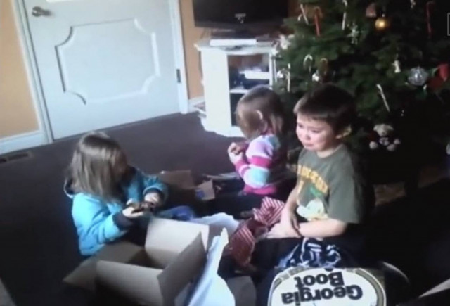 Κάποιοι γονείς είναι... άκαρδοι... (βίντεο)