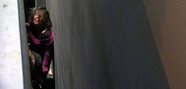 Βίντεο: Παγιδεύτηκε σε κενό μόλις 45 εκατοστών